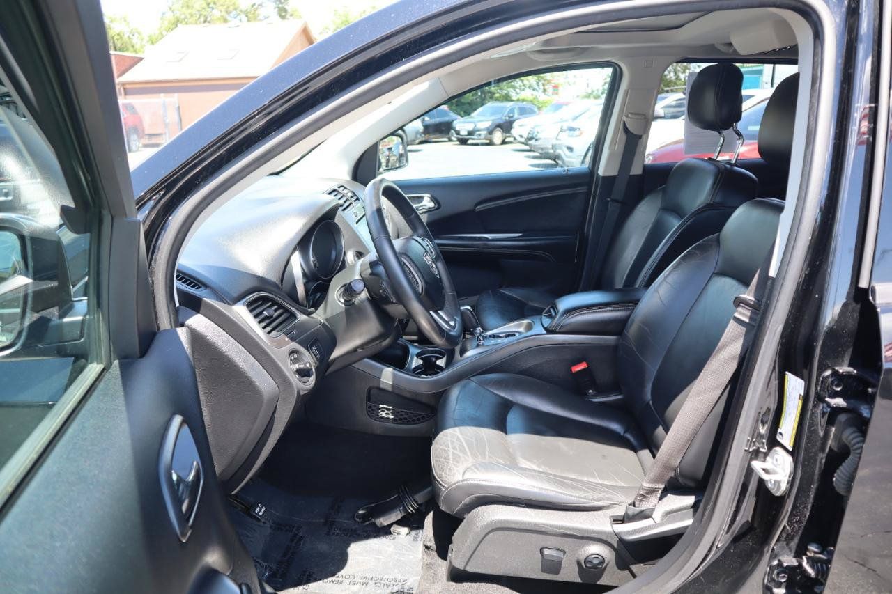 Used 2018 Dodge Journey Crossroad w/ Nav & Sun Group FWD image 19