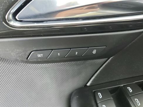 Used 2025 Buick Envision Preferred image 13