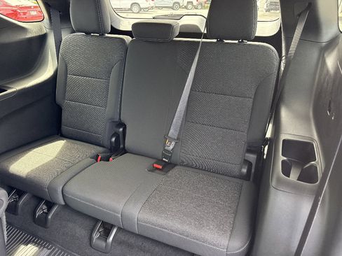 Used 2025 Chevrolet Traverse LT FWD image 12