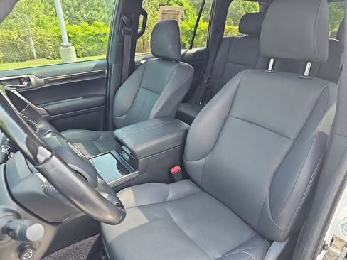 Used 2020 Lexus GX 460 Premium w/ Premium Package AWD/4WD image 15