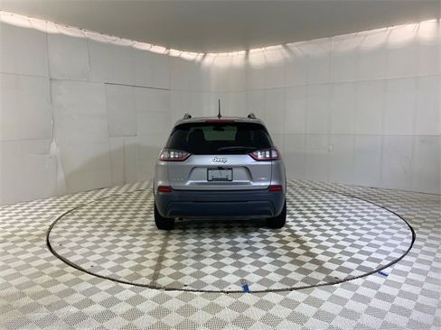 Used 2019 Jeep Cherokee Latitude w/ Cold Weather Group image 18