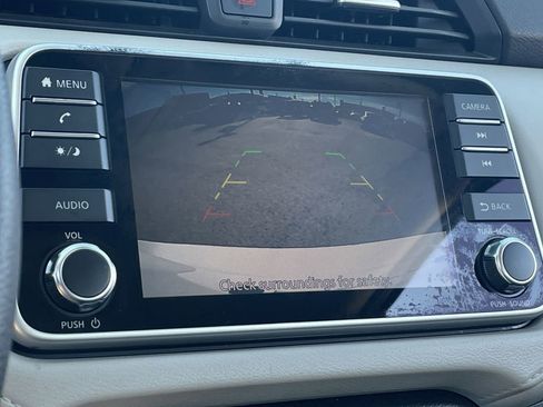 Used 2021 Nissan Versa SV w/ Trunk Package image 24