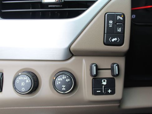 Used 2015 GMC Yukon SLT w/ Open Road Package image 34