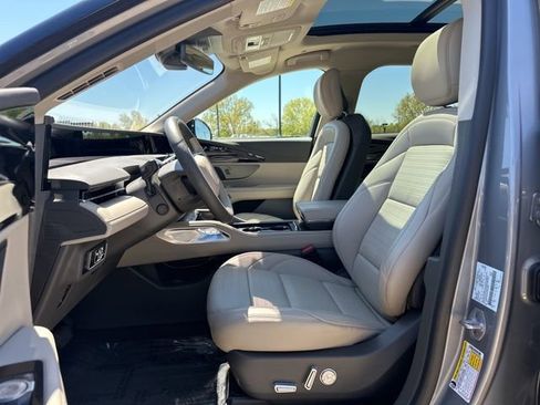 Used 2025 Lincoln Nautilus Reserve w/ Jet Appearance Package AWD/4WD image 16