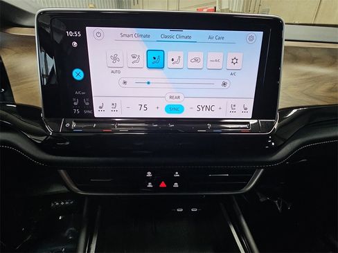 Used 2025 Volkswagen Atlas SE image 24