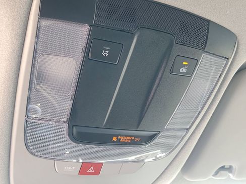 Used 2025 Kia Niro Wind FWD image 18
