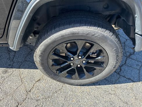 Used 2025 Jeep Wrangler Sahara w/ Safety Group image 19