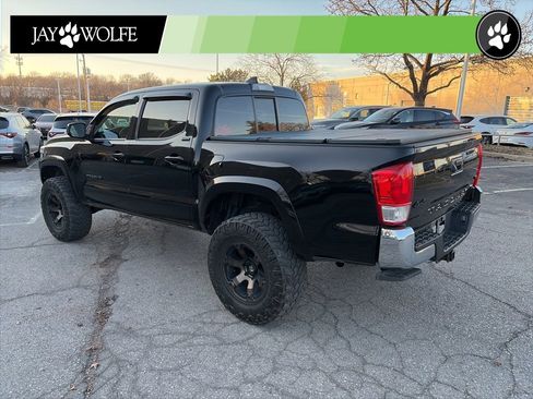 Used 2017 Toyota Tacoma SR5 w/ Tow Package image 8