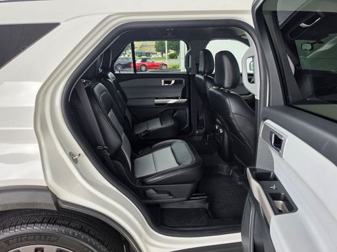 Used 2023 Ford Explorer XLT w/ Equipment Group 202A AWD/4WD image 15