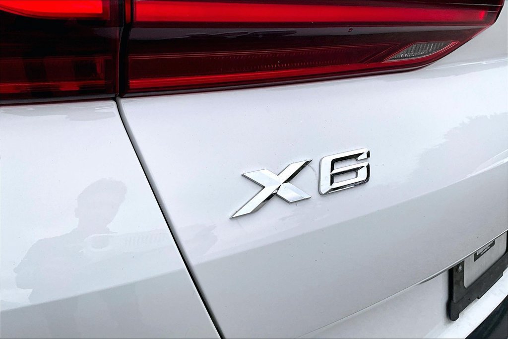 Used 2022 BMW X6 xDrive40i w/ M Sport Package AWD/4WD image 7