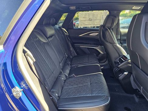 New 2026 Cadillac Lyriq V image 12