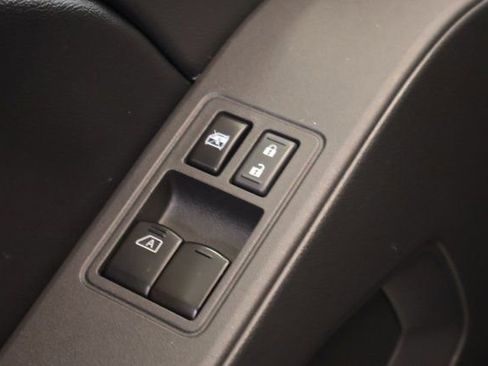 Certified 2025 Nissan Frontier S image 23