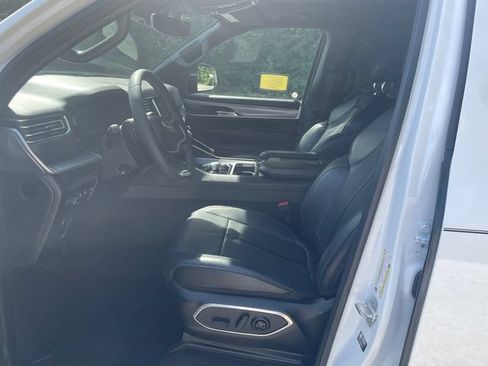 Used 2023 Jeep Wagoneer Series II AWD/4WD image 41