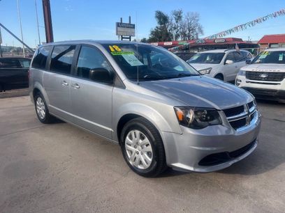Used 2018 Dodge Grand Caravan SE w/ UConnect Hands-Free Group