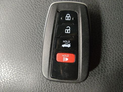 Used 2021 Toyota Camry SE w/ Convenience Package FWD image 32