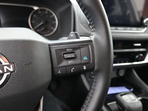 Used 2025 Nissan Rogue SV AWD/4WD image 29