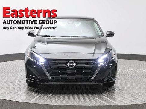 Used 2023 Nissan Altima 2.5 SV w/ SV Premium Package AWD/4WD image 2