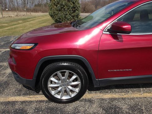Used 2016 Jeep Cherokee Limited image 31