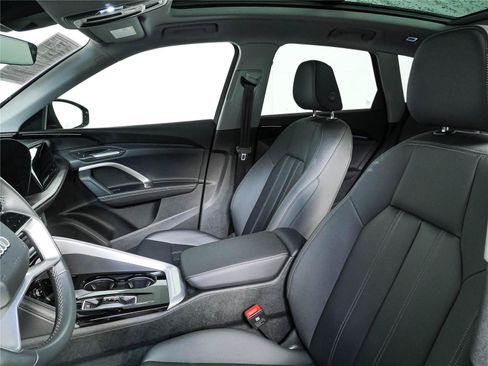 Used 2025 Audi Q5 Premium w/ Convenience Package AWD/4WD image 5