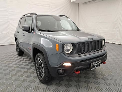 Used 2017 Jeep Renegade Trailhawk image 2