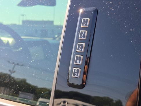 Used 2018 Ford F150 Raptor w/ Equipment Group 802A Luxury image 23