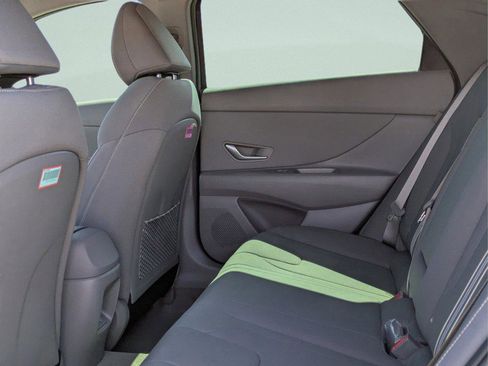 Used 2025 Hyundai Elantra SEL image 12