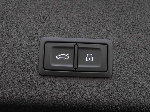 Used 2023 Audi e-tron S Prestige w/ Prestige Package image 38