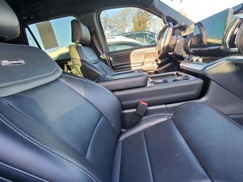 Used 2025 Ford Expedition Platinum w/ Stealth Performance Package image 4