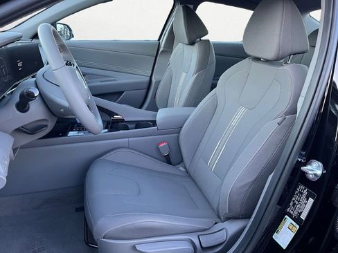 Used 2025 Hyundai Elantra SEL w/ Cargo Package FWD image 10