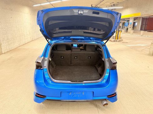 Used 2018 Toyota Corolla iM w/ Carpet Mat Package (TMS) image 12