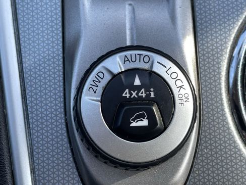 Used 2017 Nissan Pathfinder SL w/ SL Premium Package AWD/4WD image 31