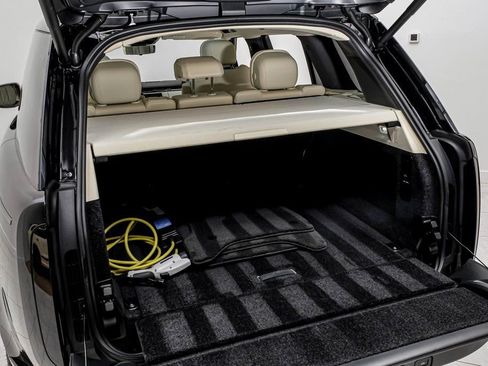 Used 2025 Land Rover Range Rover SE image 47