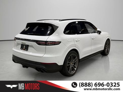 Used 2022 Porsche Cayenne Platinum Edition AWD/4WD image 5