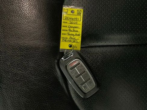 Used 2022 Chrysler Pacifica Touring-L AWD/4WD image 46