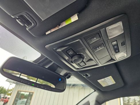 Used 2018 Toyota Tacoma TRD Sport image 35