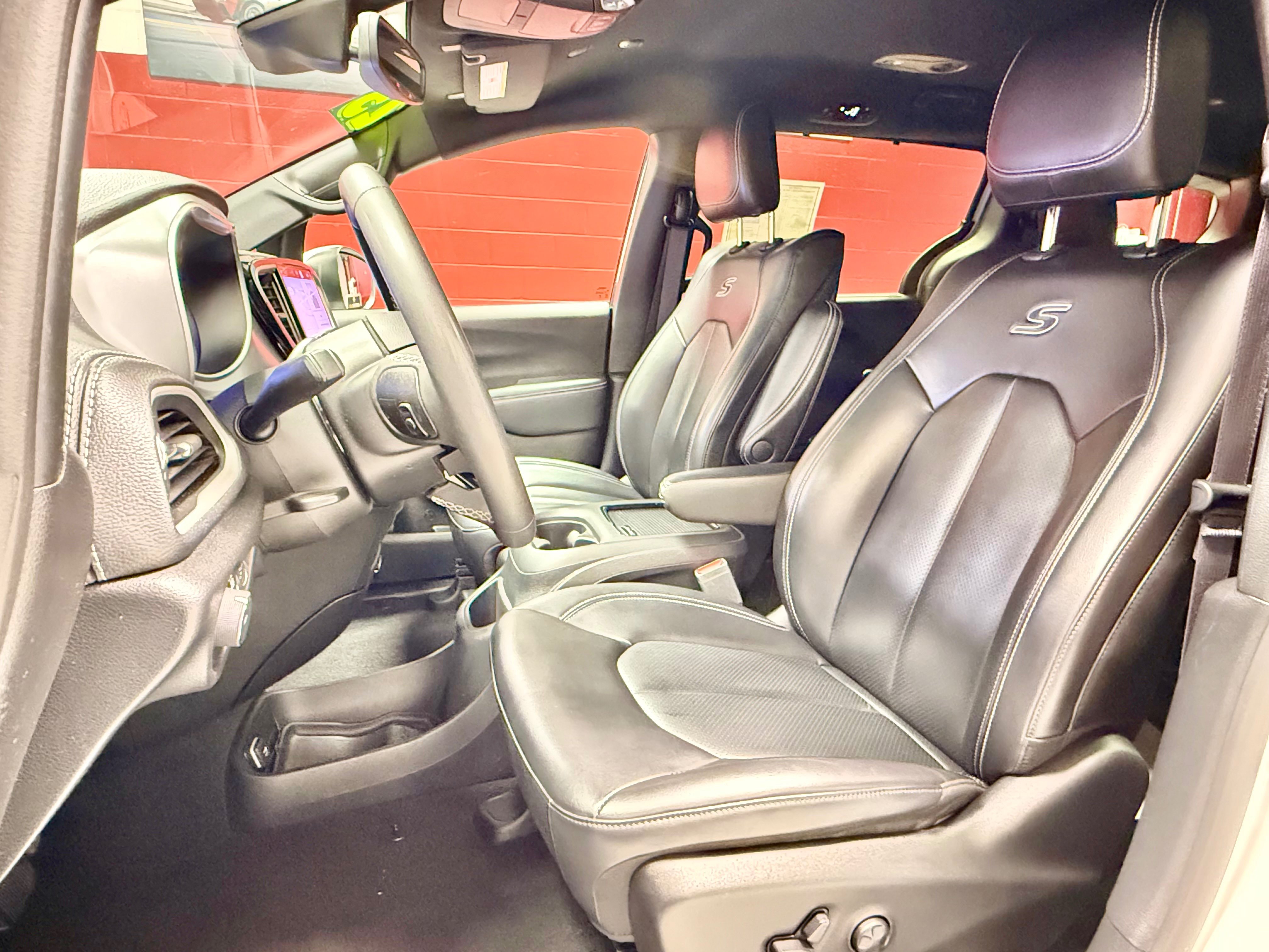 Certified 2023 Chrysler Pacifica Touring-L w/ Uconnect Theater Family Group AWD/4WD image 21