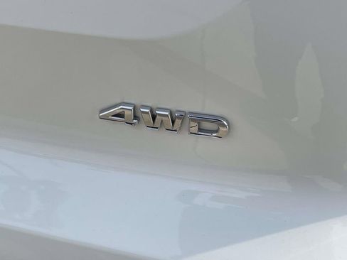 Used 2024 Nissan Pathfinder S image 8