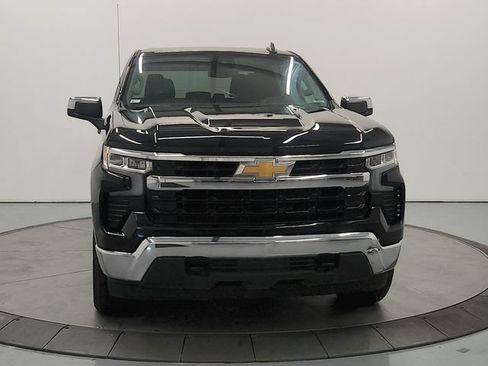 Used 2025 Chevrolet Silverado 1500 LT AWD/4WD image 3
