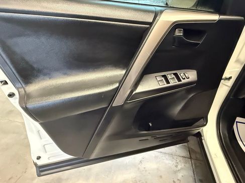 Used 2018 Toyota RAV4 LE image 12