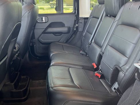 Used 2019 Jeep Wrangler Unlimited Sahara AWD/4WD image 22