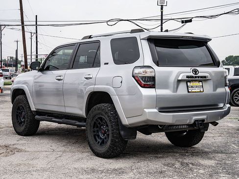 Used 2022 Toyota 4Runner SR5 RWD image 7