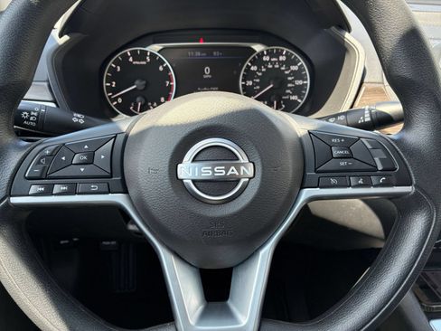 Used 2025 Nissan Altima 2.5 SV FWD image 23
