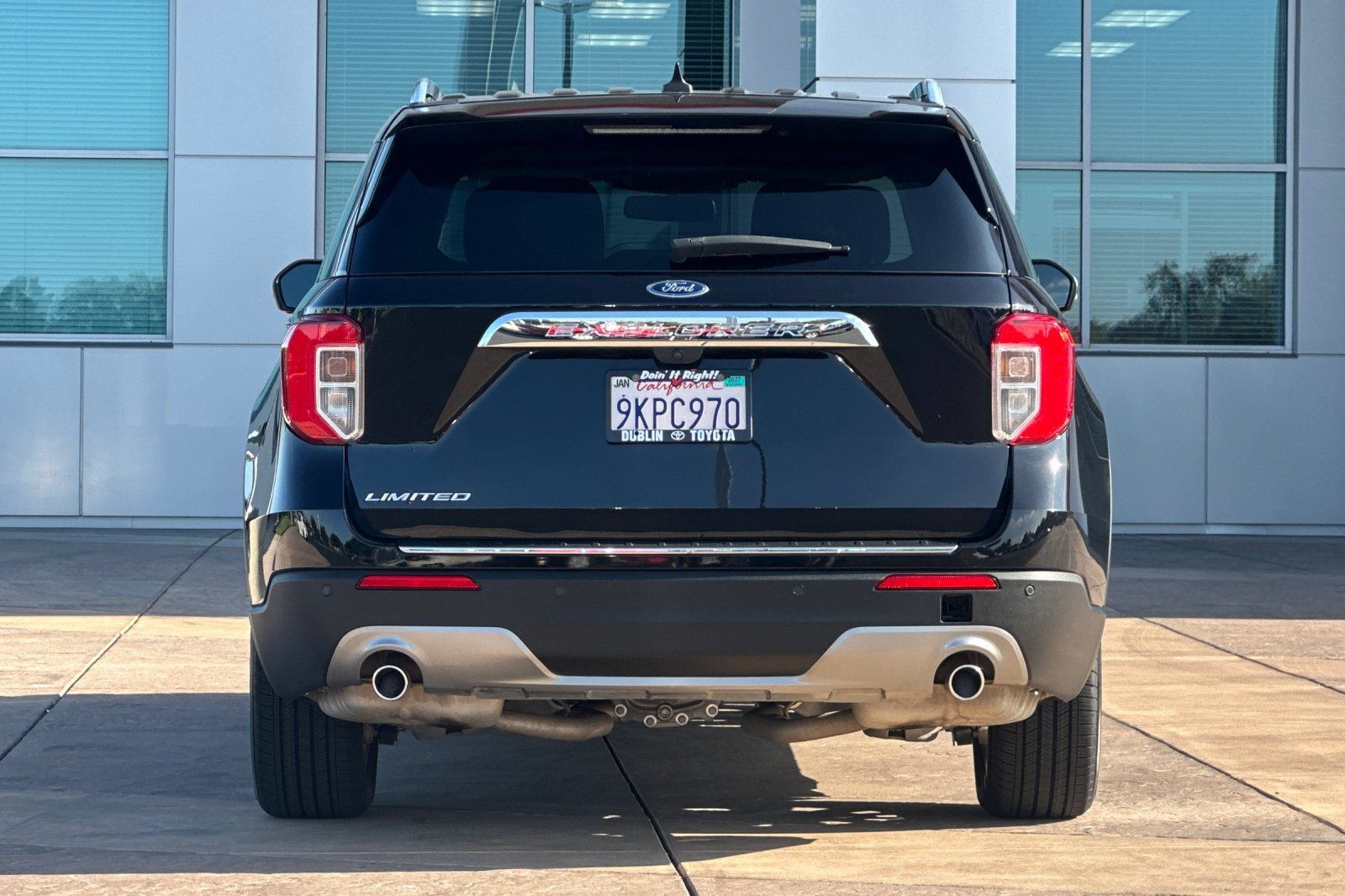Used 2023 Ford Explorer Limited w/ Limited Technology Package RWD image 5