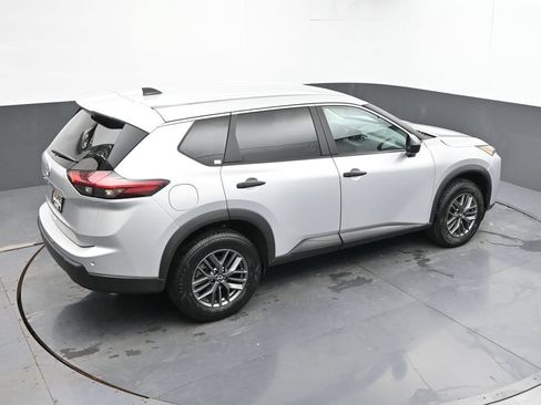 Used 2024 Nissan Rogue S FWD image 23