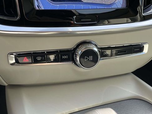 Certified 2026 Volvo V60 B5 Cross Country Plus w/ Protection Package Premier image 19