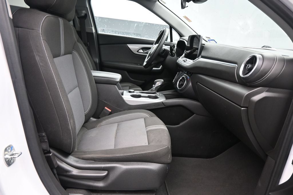 Used 2025 Chevrolet Blazer LT FWD image 10