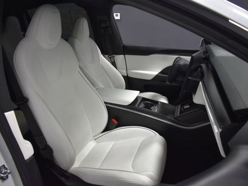 Used 2023 Tesla Model X Plaid image 14