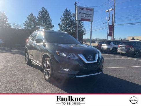 Used 2017 Nissan Rogue SL w/ SL Premium Package image 1