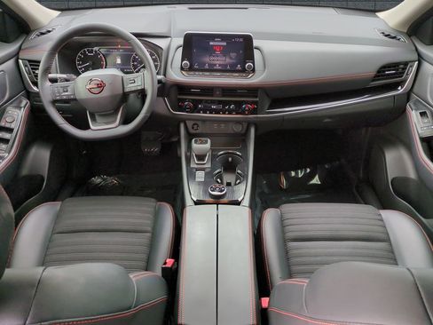 Used 2025 Nissan Rogue SV image 15