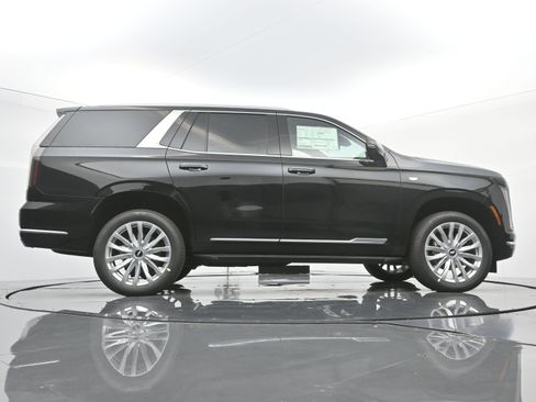 New 2026 Cadillac Escalade 4WD w/ LPO, Floor Liner Package image 20